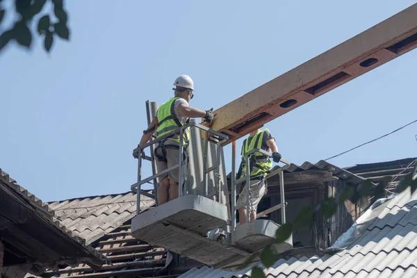 Smart Homeowners Choose Quality Roof Replacement Services